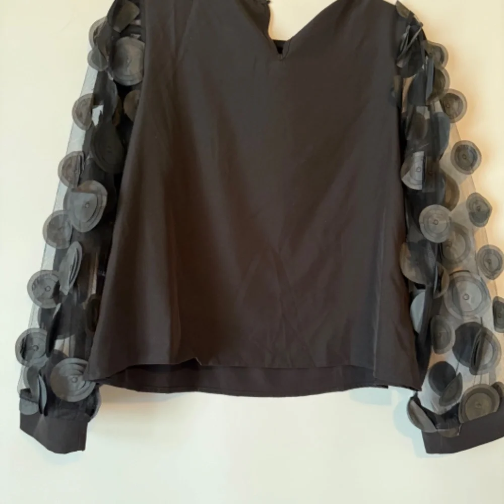 NWT No Label Black Long Sleeve Blouse Medium - Picture 2 of 3